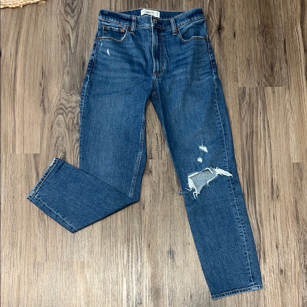 Abercrombie The Mom High Rise Jean